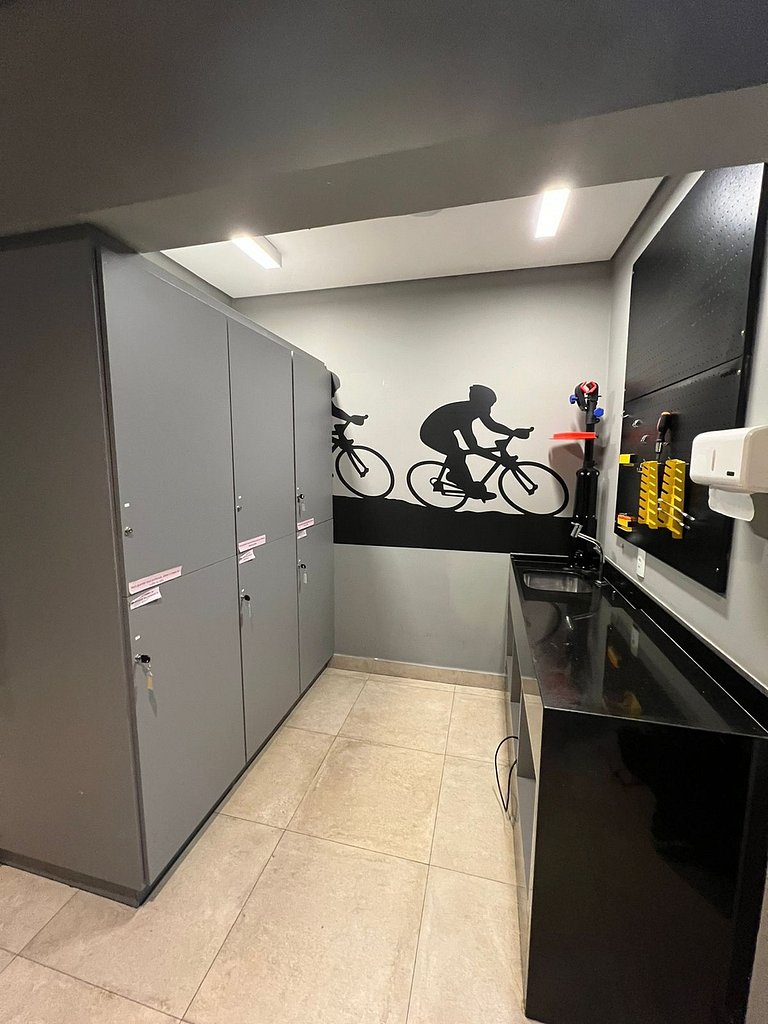 Estúdio Moderno com Piscina em Moema