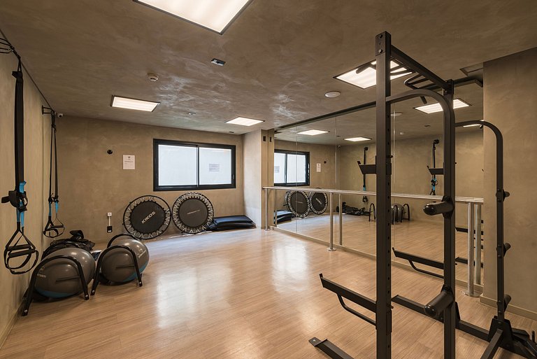 Estúdio Moderno com Piscina em Moema