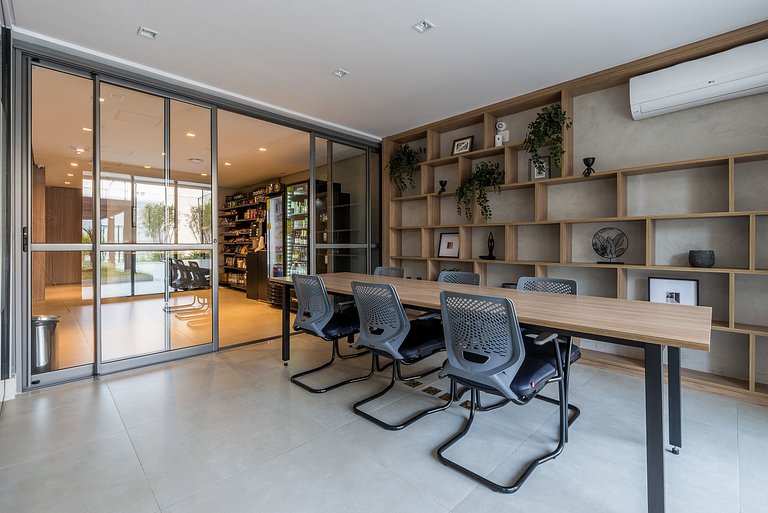 Estúdio com piscina e vaga carro médio by InnVista