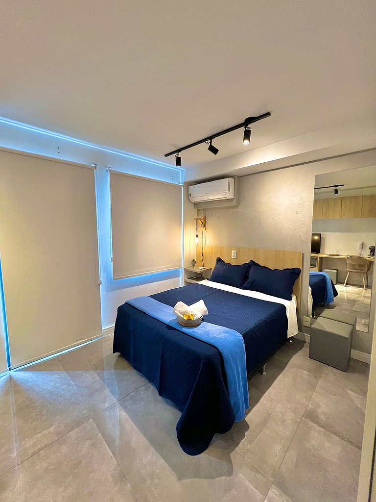 Estúdio Moderno com Piscina em Moema