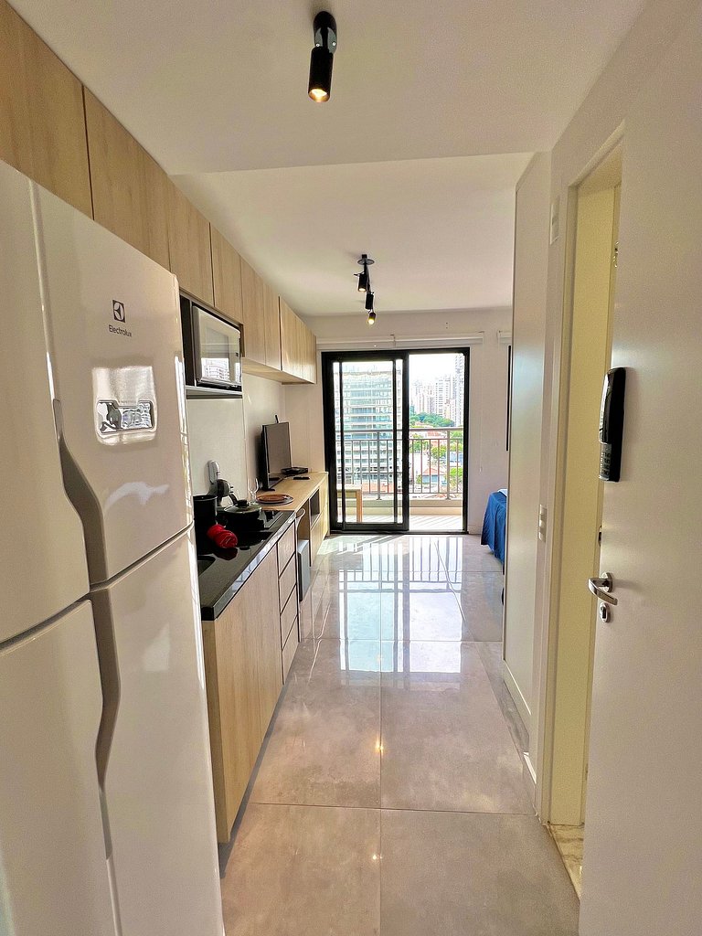 Estúdio Moderno com Piscina em Moema