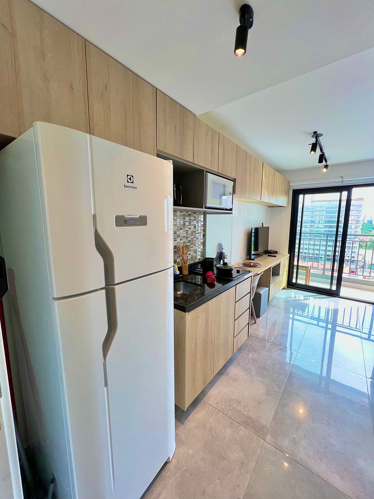 Estúdio Moderno com Piscina em Moema