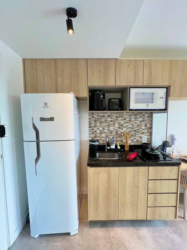 Estúdio Moderno com Piscina em Moema