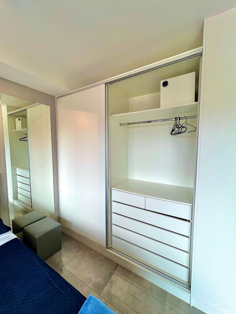 Estúdio Moderno com Piscina em Moema