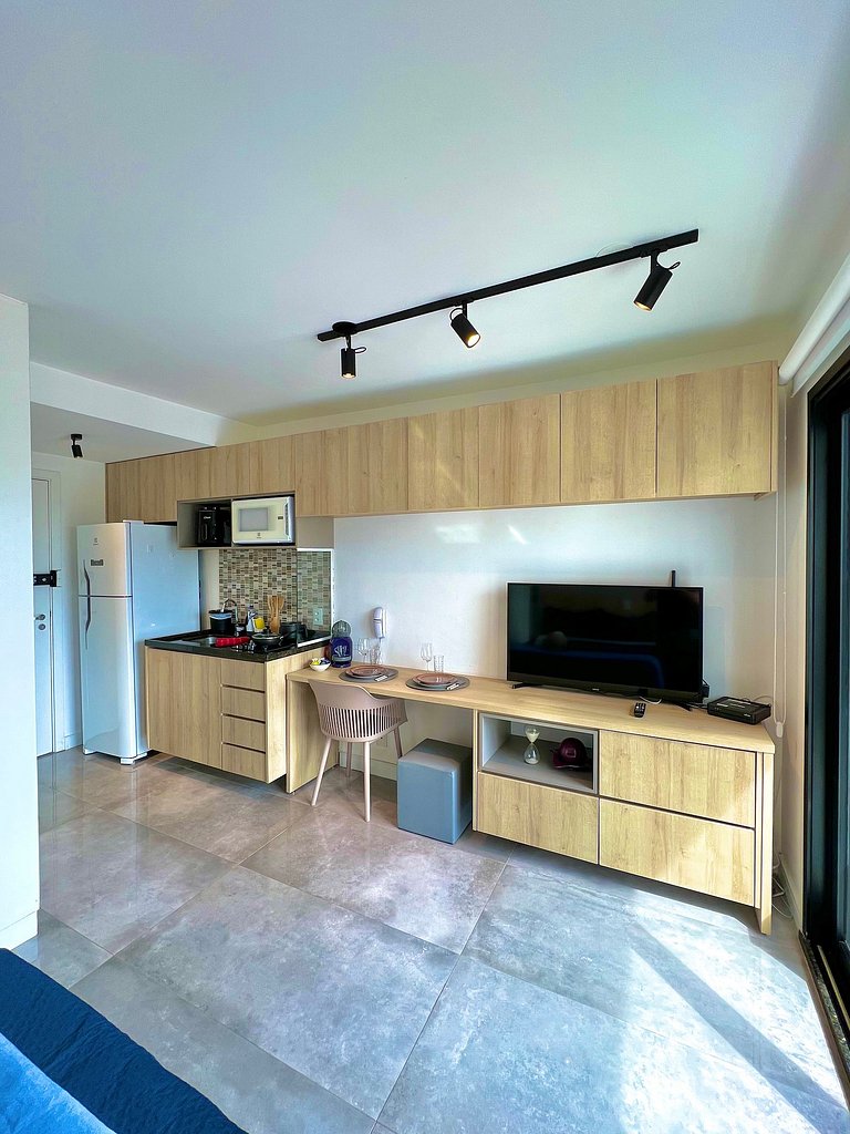 Estúdio Moderno com Piscina em Moema