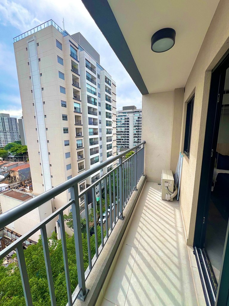 Estúdio Moderno com Piscina em Moema