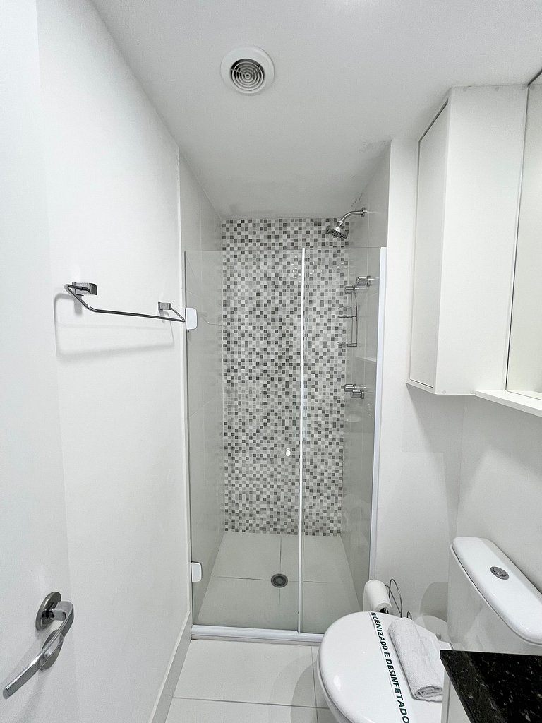 Estúdio Moderno com Piscina em Moema