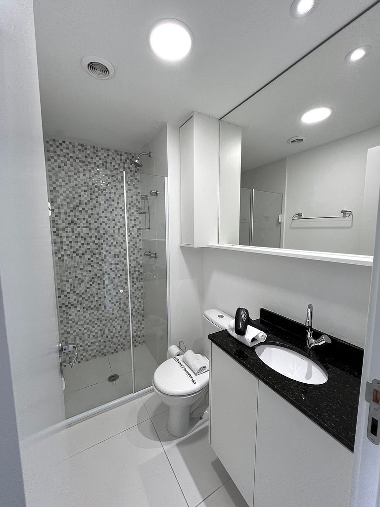 Estúdio Moderno com Piscina em Moema