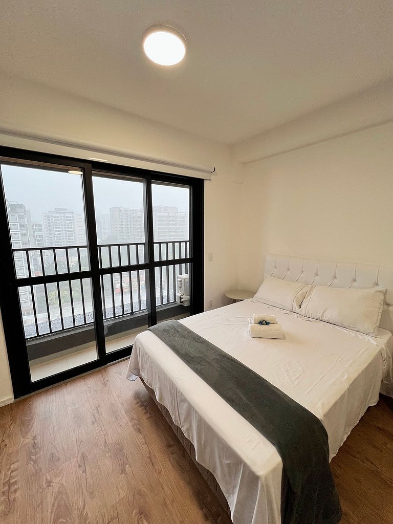 Moema studio: balcony, pool, mall by InnVista