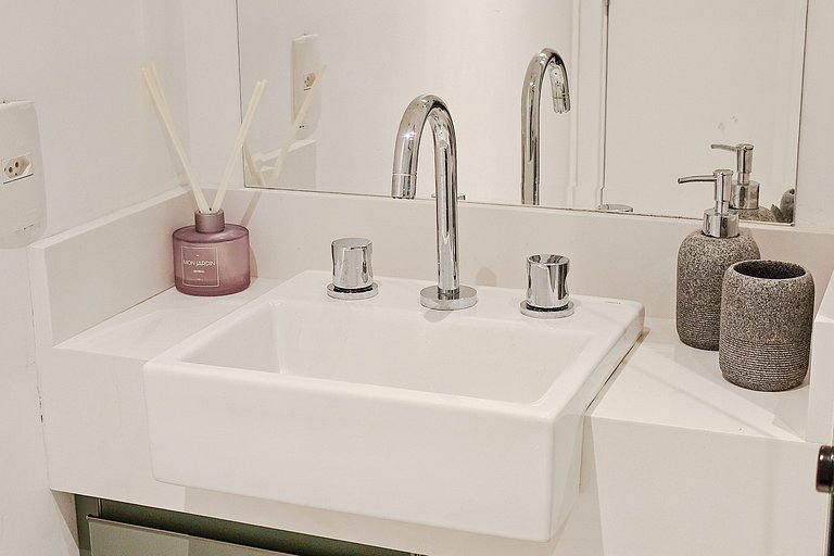 Studio Moema menos de 50m do Shopping Ibirapuera