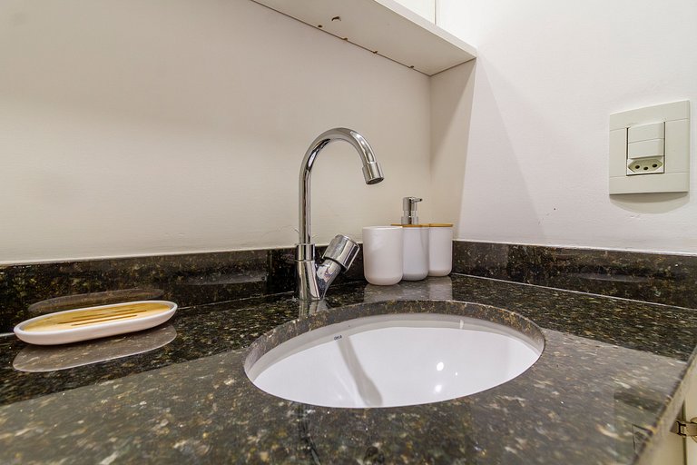 Estúdio Moderno com Piscina em Moema